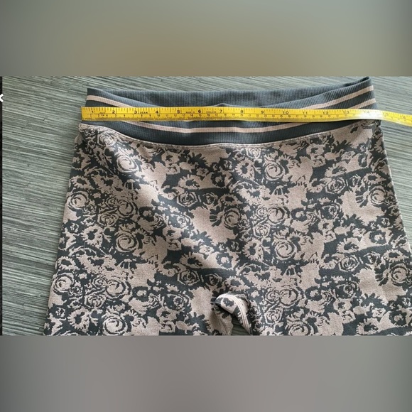 Fabletics leggings - Picture 3 of 3